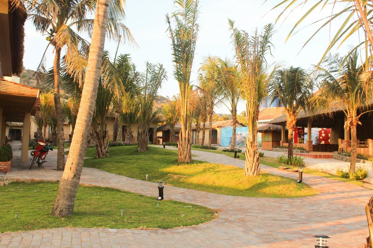 פאן ת'ייט Eagles Beach Resort מראה חיצוני תמונה